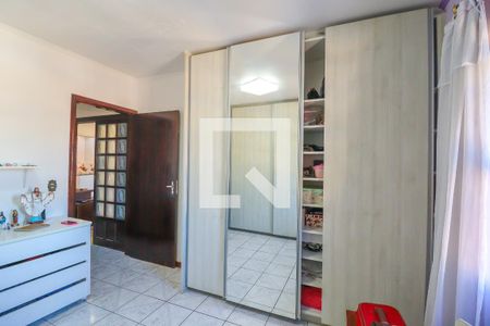 Casa à venda com 229m², 5 quartos e 3 vagas Casa à venda com 229m², 5 quartos e 3 vagasQuarto 2