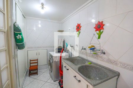 Casa à venda com 229m², 5 quartos e 3 vagas Casa à venda com 229m², 5 quartos e 3 vagasÁrea de Serviço