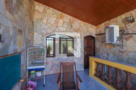 Casa à venda com 229m², 5 quartos e 3 vagas Casa à venda com 229m², 5 quartos e 3 vagasQuintal