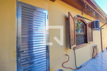 Casa à venda com 229m², 5 quartos e 3 vagas Casa à venda com 229m², 5 quartos e 3 vagasQuintal