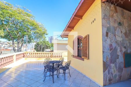 Casa à venda com 229m², 5 quartos e 3 vagas Casa à venda com 229m², 5 quartos e 3 vagasQuintal