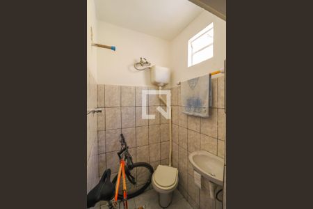 Casa à venda com 229m², 5 quartos e 3 vagas Casa à venda com 229m², 5 quartos e 3 vagasBanheiro de serviço