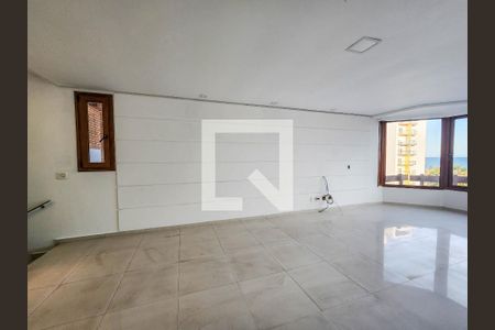Sala de casa de condomínio para alugar com 5 quartos, 320m² em Jardim Tres Marias, Guarujá