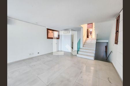 Sala de casa de condomínio para alugar com 5 quartos, 320m² em Jardim Tres Marias, Guarujá