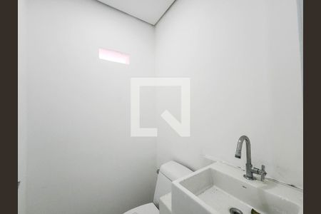 Banheiro de casa de condomínio para alugar com 5 quartos, 320m² em Jardim Tres Marias, Guarujá