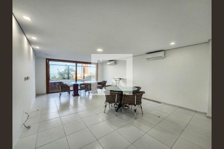 Banheiro de casa de condomínio para alugar com 5 quartos, 320m² em Jardim Tres Marias, Guarujá
