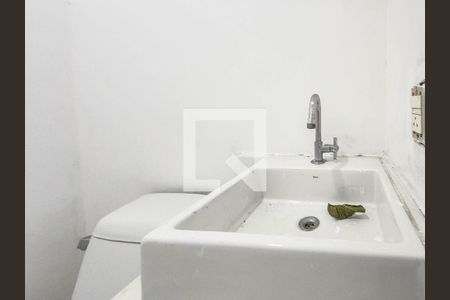 Banheiro de casa de condomínio para alugar com 5 quartos, 320m² em Jardim Tres Marias, Guarujá