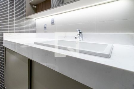 Detalhe do banheiro de kitnet/studio para alugar com 1 quarto, 26m² em Água Verde, Curitiba