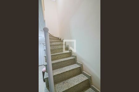 Escadas de casa à venda com 2 quartos, 78m² em Jardim Ester Yolanda, São Paulo