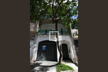 Casa para alugar com 285m², 3 quartos e 6 vagas Casa para alugar com 285m², 3 quartos e 6 vagasFachada