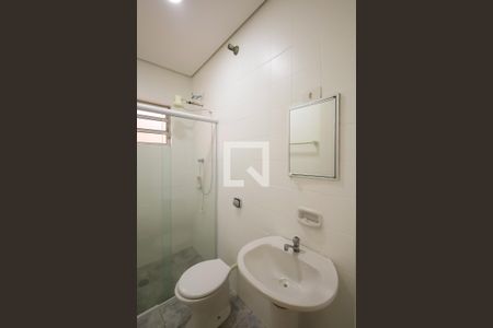 Banheiro de casa para alugar com 1 quarto, 55m² em Vila Romana, São Paulo