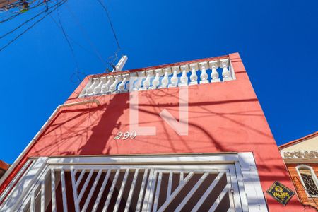 Casa à venda com 250m², 3 quartos e 2 vagas Casa à venda com 250m², 3 quartos e 2 vagasFachada