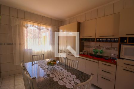 Casa à venda com 250m², 3 quartos e 2 vagas Casa à venda com 250m², 3 quartos e 2 vagasCozinha