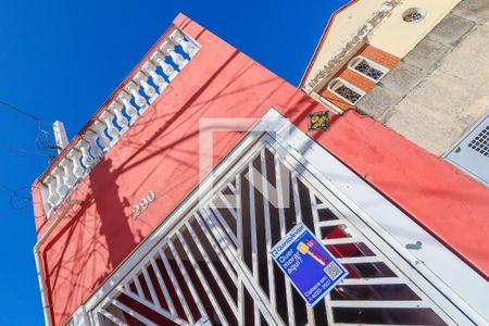 Casa à venda com 250m², 3 quartos e 2 vagas Casa à venda com 250m², 3 quartos e 2 vagasFachada