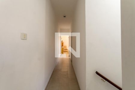 Corredor de casa à venda com 4 quartos, 210m² em Vila das Palmeiras, Guarulhos