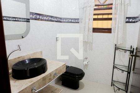 Banheiro Social de casa à venda com 2 quartos, 200m² em Jardim Rina, Santo André