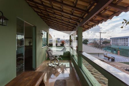 Varanda de casa para alugar com 3 quartos, 223m² em Esplanada, Belo Horizonte