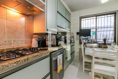 Casa à venda com 3 quartos, 131m² em Petrópolis, Porto Alegre