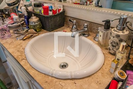 Casa de condomínio à venda com 205m², 3 quartos e 4 vagas Casa de condomínio à venda com 205m², 3 quartos e 4 vagasBanheiro da Suíte