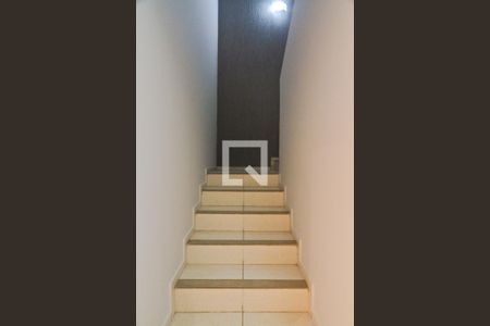 Escada de casa à venda com 3 quartos, 140m² em Jardim Santo Elias, São Paulo