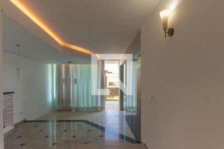 Sala de casa de condomínio à venda com 3 quartos, 234m² em Swiss Park, Campinas