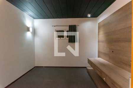 Sala de TV de casa de condomínio à venda com 3 quartos, 234m² em Swiss Park, Campinas