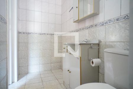 Banheiro de apartamento para alugar com 1 quarto, 45m² em Passo da Areia, Porto Alegre