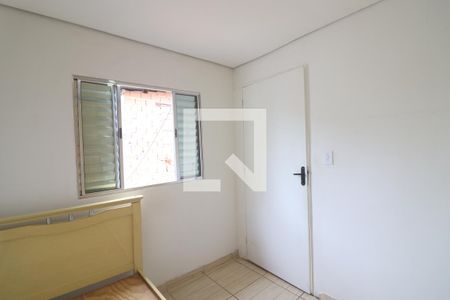 Quarto 1  de casa para alugar com 2 quartos, 45m² em Vila Romero, São Paulo