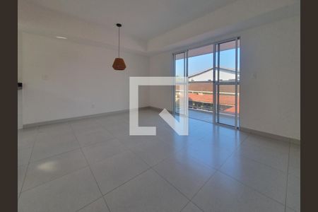 Sala de casa de condomínio para alugar com 2 quartos, 93m² em Jardim Helena Maria, Guarujá