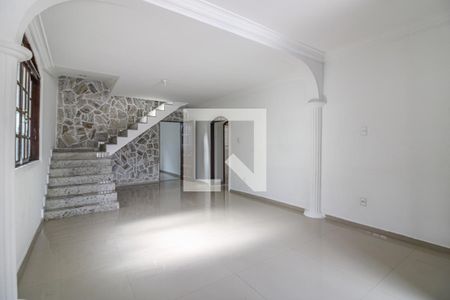 Casa de condomínio à venda com 160m², 2 quartos e 2 vagasSala