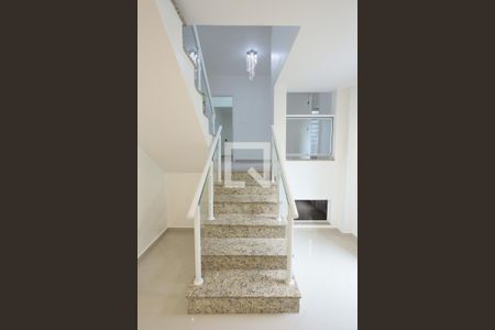 Escada de casa à venda com 4 quartos, 150m² em Vila Flórida, Guarulhos
