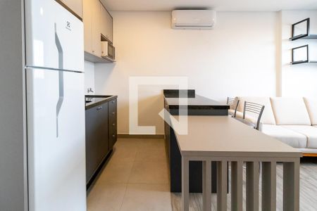 Cozinha - Armários de kitnet/studio para alugar com 1 quarto, 28m² em Centro, Curitiba