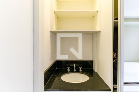Banheiro de kitnet/studio para alugar com 1 quarto, 20m² em Jardim das Acacias, São Paulo