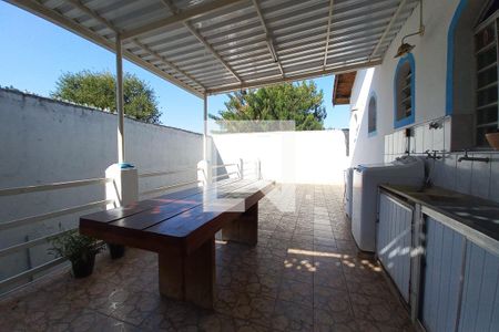 Casa à venda com 175m², 3 quartos e 2 vagas Casa à venda com 175m², 3 quartos e 2 vagasÁrea de Serviço