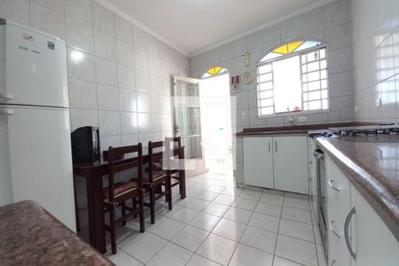 Casa à venda com 175m², 3 quartos e 2 vagas Casa à venda com 175m², 3 quartos e 2 vagasCozinha
