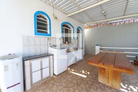 Casa à venda com 175m², 3 quartos e 2 vagas Casa à venda com 175m², 3 quartos e 2 vagasVista da Área de Serviço