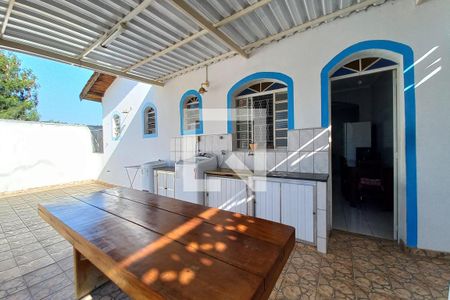 Casa à venda com 175m², 3 quartos e 2 vagas Casa à venda com 175m², 3 quartos e 2 vagasVista da Área de Serviço