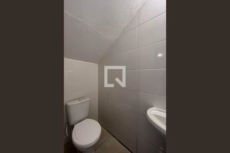 Banheiro de apartamento para alugar com 1 quarto, 25m² em Santa Tereza, Porto Alegre