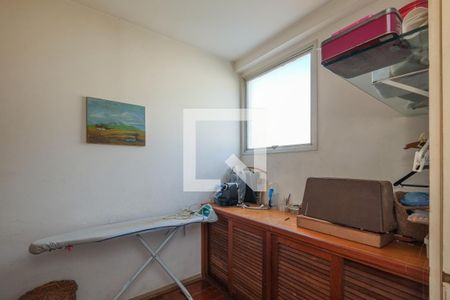 Apartamento à venda com 174m², 4 quartos e 2 vagas Apartamento à venda com 174m², 4 quartos e 2 vagasQuarto de Serviço