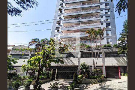 Apartamento à venda com 174m², 4 quartos e 2 vagas Apartamento à venda com 174m², 4 quartos e 2 vagasFachada e portaria