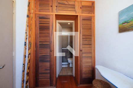 Apartamento à venda com 174m², 4 quartos e 2 vagas Apartamento à venda com 174m², 4 quartos e 2 vagasQuarto de Serviço