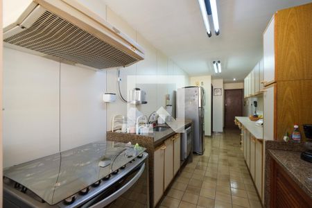 Apartamento à venda com 174m², 4 quartos e 2 vagas Apartamento à venda com 174m², 4 quartos e 2 vagasCozinha
