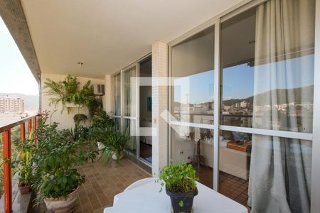 Apartamento à venda com 174m², 4 quartos e 2 vagas Apartamento à venda com 174m², 4 quartos e 2 vagasVaranda da Sala