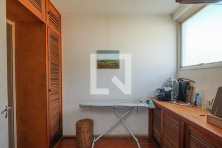 Apartamento à venda com 174m², 4 quartos e 2 vagas Apartamento à venda com 174m², 4 quartos e 2 vagasQuarto de Serviço