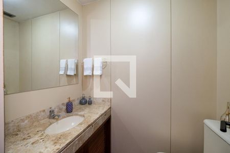 Apartamento à venda com 174m², 4 quartos e 2 vagas Apartamento à venda com 174m², 4 quartos e 2 vagasBanheiro Corredor