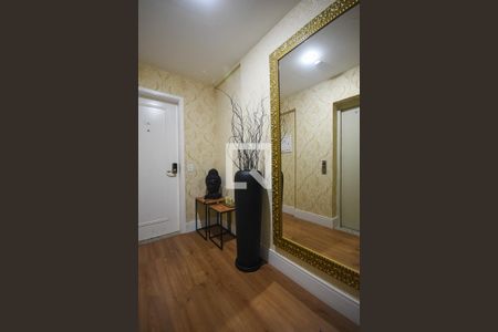 Hall de entrada de apartamento à venda com 2 quartos, 96m² em Jardim Wanda, Taboão da Serra