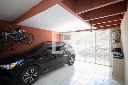 Garagem de casa à venda com 3 quartos, 180m² em Jardim Ester Yolanda, São Paulo