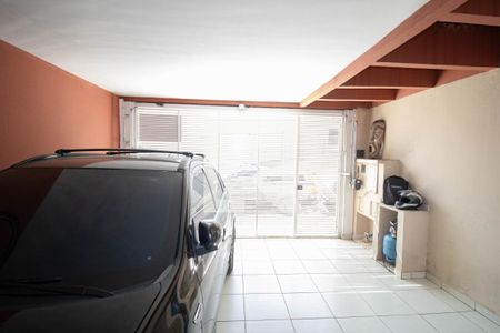 Garagem de casa à venda com 3 quartos, 180m² em Jardim Ester Yolanda, São Paulo