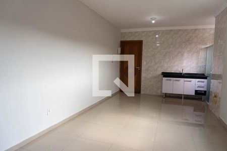sala  de casa de condomínio para alugar com 1 quarto, 51m² em Jardim Silvana, Santo André