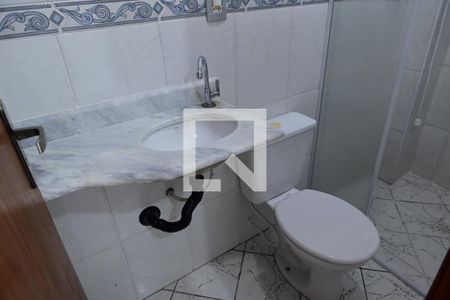 Banheiro suite 1 de apartamento para alugar com 2 quartos, 75m² em Guilhermina, Praia Grande